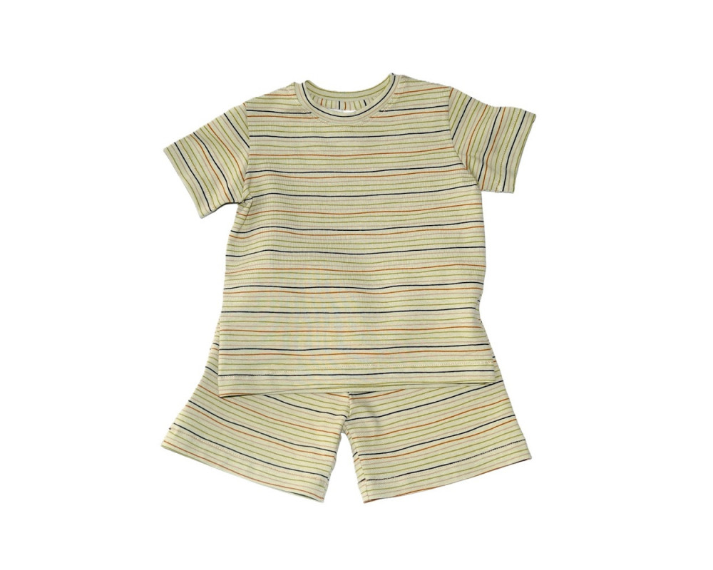 2-delt sæt, oliven grøn: T-shirt og shorts i 100% bomuld, fra Tom&Lisa