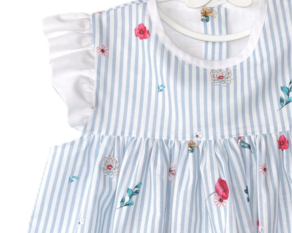Sommerkjole i Poplin, blå stribet med vilde blomsterd fra Tom&Lisa