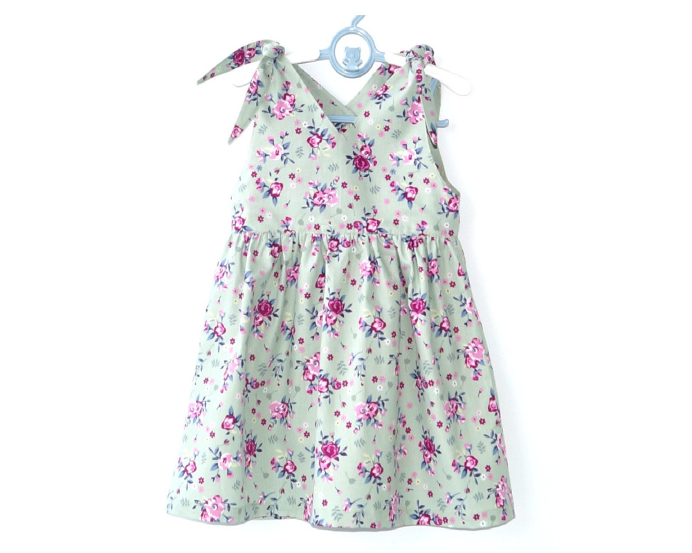 Kjole Kanin, olivengrøn, En klassisk pigekjole i 1950'er-stil...