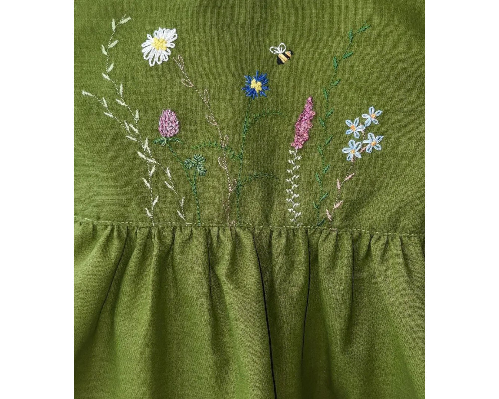 Sommerkjole med søde broderier af vilde blomster fra Tom&Lisa